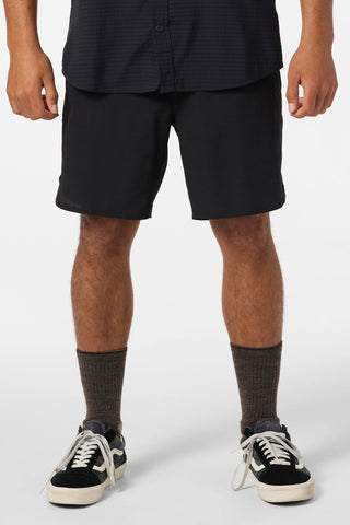 TRVLR Tech Lined 17" Hybrid Shorts - Black