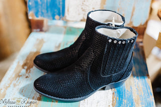 Black Exotic Raven Caitlynn - Blowfish